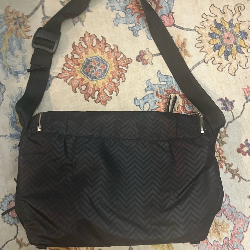 Lululemon yoga work messenger bag - Picture 6 of 6